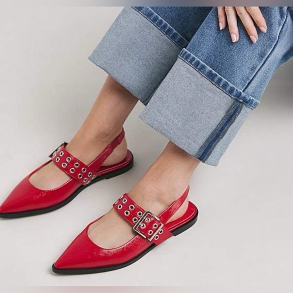 STEVE MADDEN Red Grommet Buckle Straps Patent Leather Slingback Edgy Flats 8